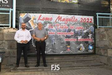 Lomo Magullo abraza la vida con la escultura homenaje a la Traída del Agua/Francisco Javier Santana y TA.